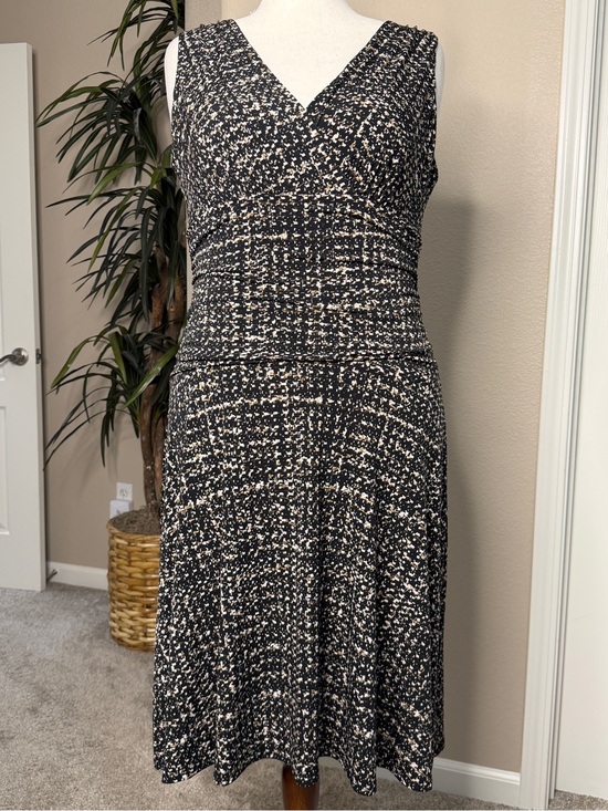 Jones New York Dresses & Skirts - Jones New York Black and Cream V-Neck A-Line Dress